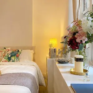 Tower Bridge Borough Market Bridge House Homestay