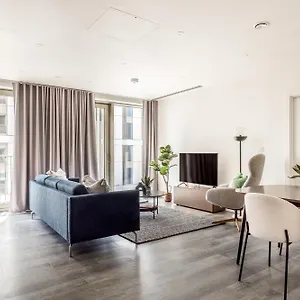Urban Rest Stratford Apartment
