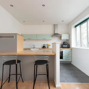 Modern Luxury By Bow Road Station Apartment
